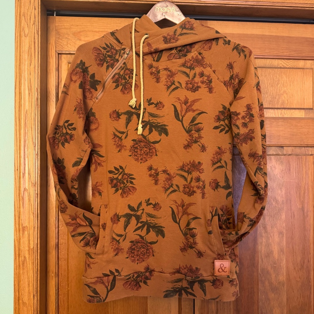 Boutique vintage floral hoodie - size L